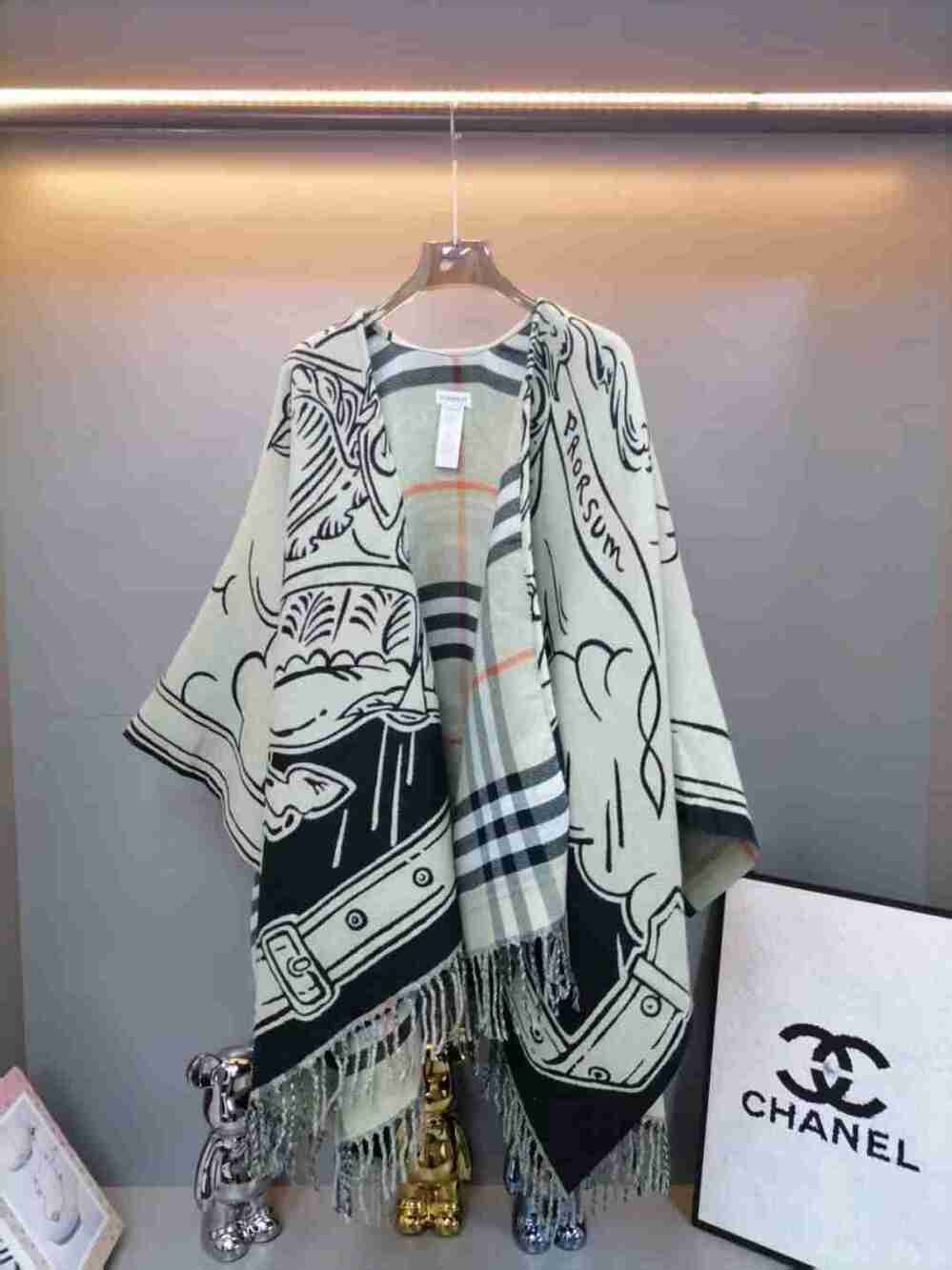 Burberry Two-Sided Crest Print Fringe Cape Poncho Reversible Check Winter Shawl